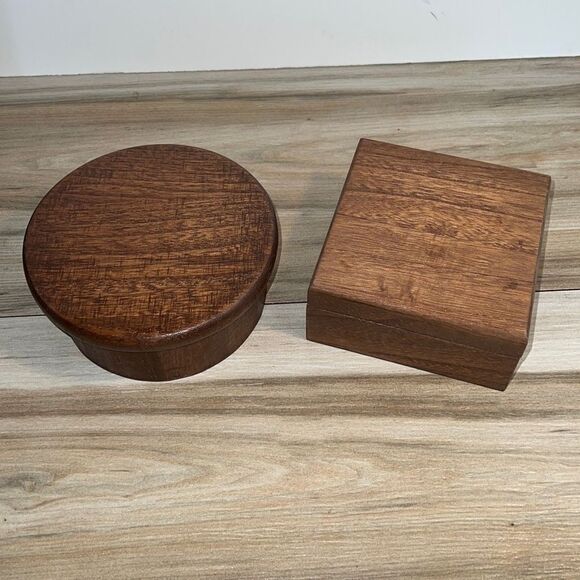 Lot of 2 Wood Boxes With Lids, one Round and One Square - Picture 1 of 10